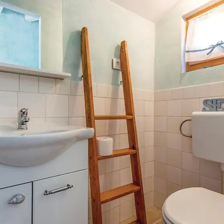 Romantic Tiny House With Private Pool & Fenced Garden - Pet Friendly *