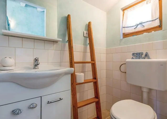 Romantic Tiny House With Private Pool & Fenced Garden - Pet Friendly *