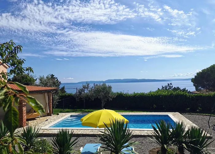 Romantic Tiny House With Private Pool & Fenced Garden - Pet Friendly Apartment Kostrena
