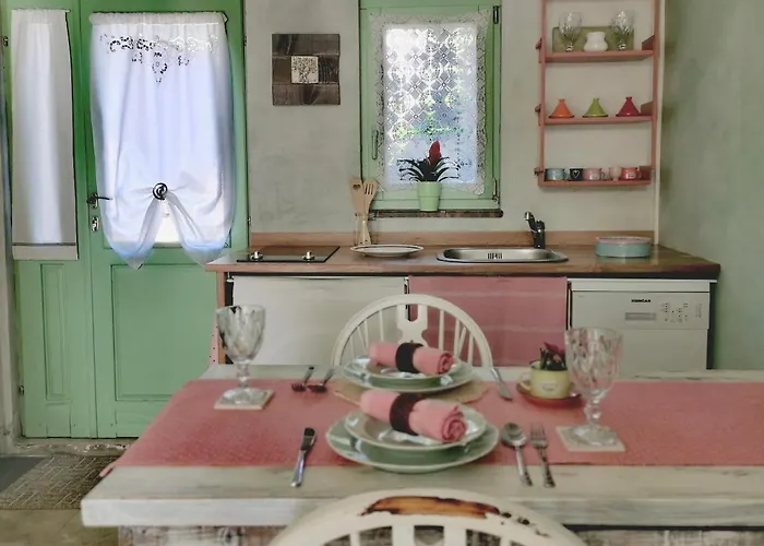 Romantic Tiny House With Private Pool & Fenced Garden - Pet Friendly Appartement